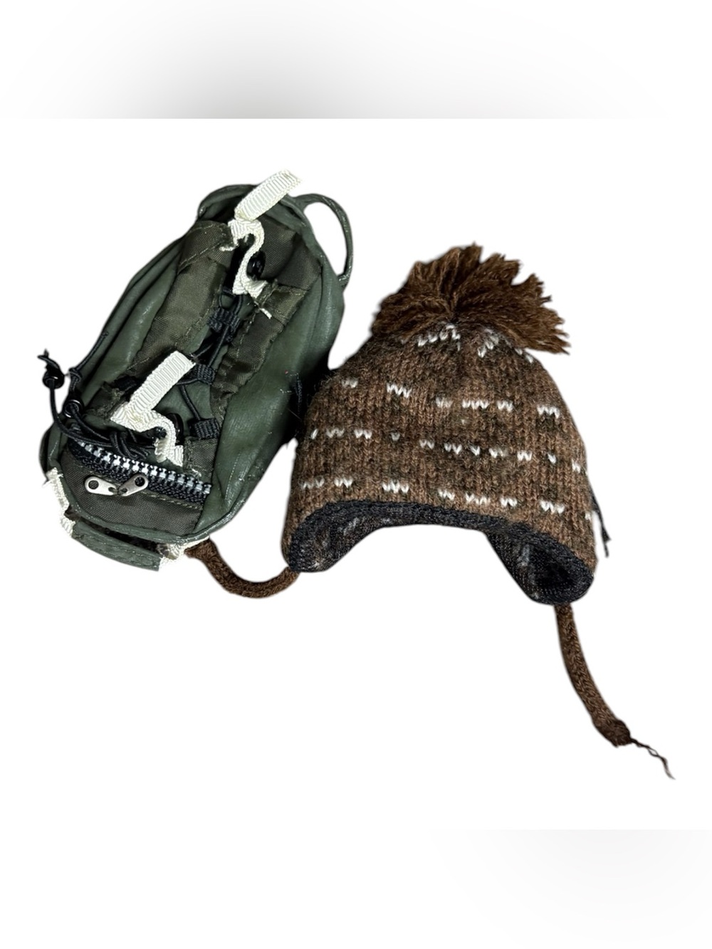 BRATZ WINTERTIME WONDERLAND CAMERON ACCESSORIES